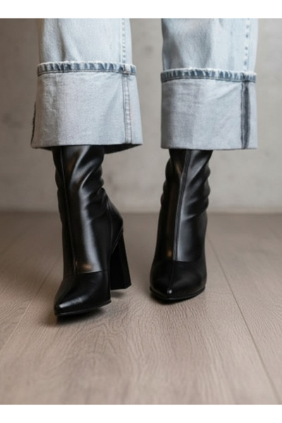 Savves Μαύρες δερμάτινες μπότες με μυτερό τακούνι με μεσαία ραφή