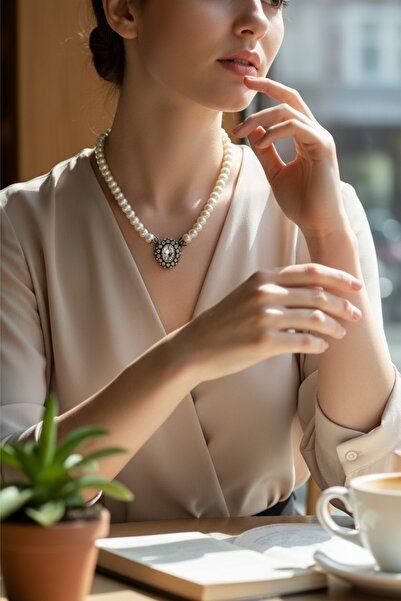 FAYRA ACCESSORIES Kristal Oval Taşlı İnci Kolye