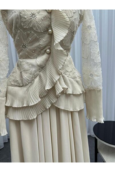 007 Women's dress with prominent 3D floral embroidery and long sleeves