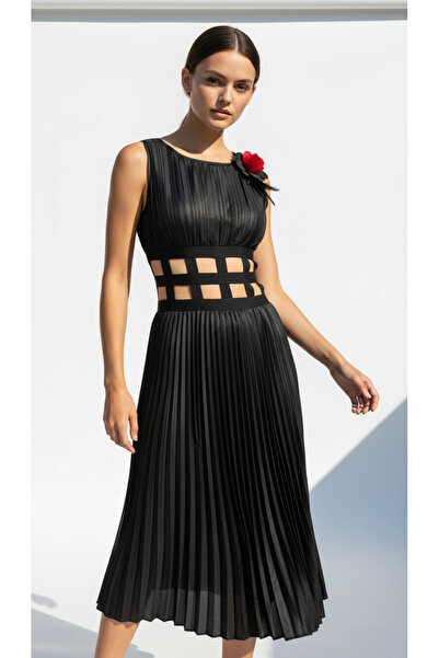 Rose House Özel Tasarım Çıkarılabilir Gül Detaylı Ön ve Arka Beli Dekolteli Lastikli Piliseli Davet Elbisesi