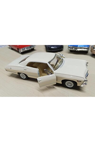 Vardem Kinsmart Toy Metal Model Car 1/36 Pull Back 1967 Cream Chevrolet Impala