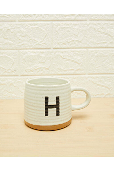 REDTAG كوب أبيض عليه حرف H