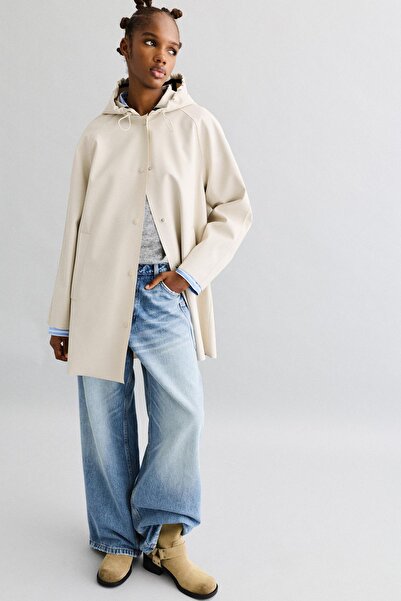 Pull & Bear Su geçirmez kaplamalı yağmurluk