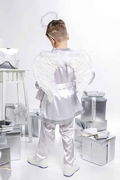 Andreeatex Costum de Serbare Îngeraș pentru băieței, 4 piese, din satin alb, cu aripi și coroniță incluse