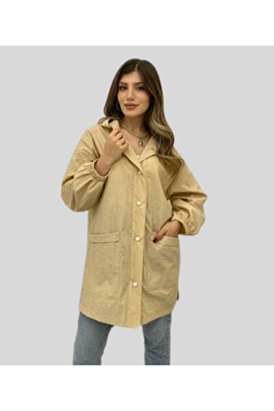 MQ Women's wide jacket with long sleeves, front buttons, and a folded collar.