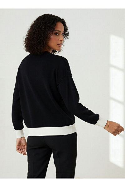 SP Characters Snoopy Embroidered V-neck Cardigan