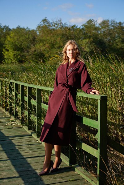 Moodbasic Brooched Collar Coat