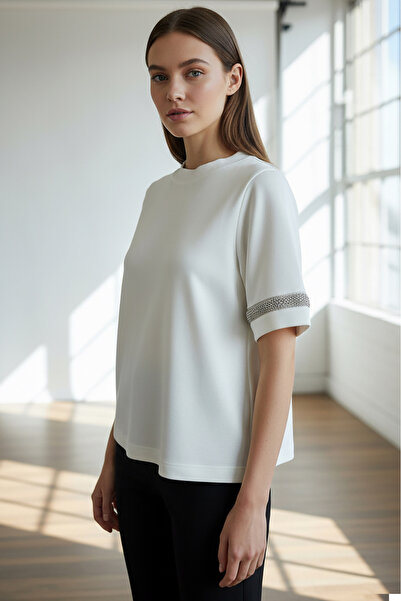 Allyco Μπλουζάκι με λαιμόκοψη ποδηλάτου, κεντημένο με πέτρες, κανονικό πλεκτό