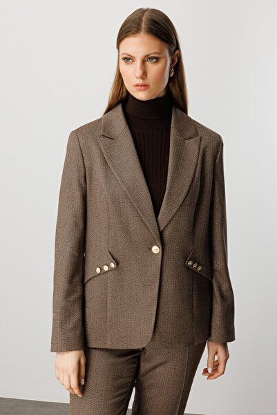 Ekol Omzu Vatkalı Süs Düğmeli Ceket