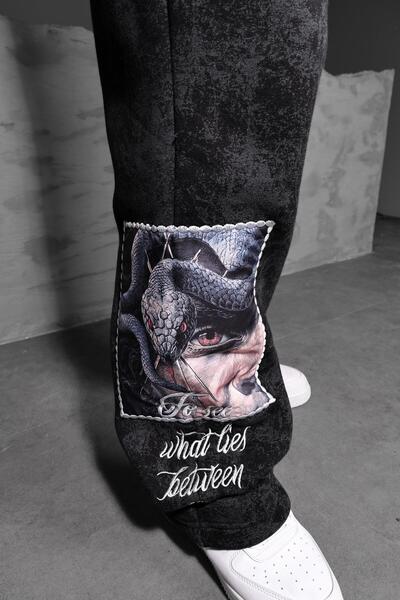 Slatra Men's Black Illusion Embroidered Patch Washed Baggy Sweatpants