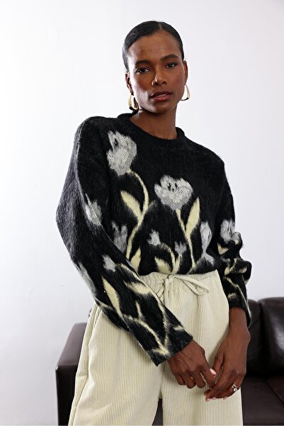 5in1Canpolat Μαύρο πουλόβερ με σχέδιο λουλουδιών