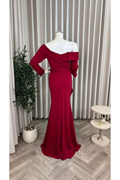 Dar Tulip An elegant evening dress is a symbol of femininity.