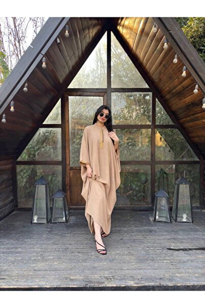 outline A reception jalabiya made of luxurious Egyptian cotton