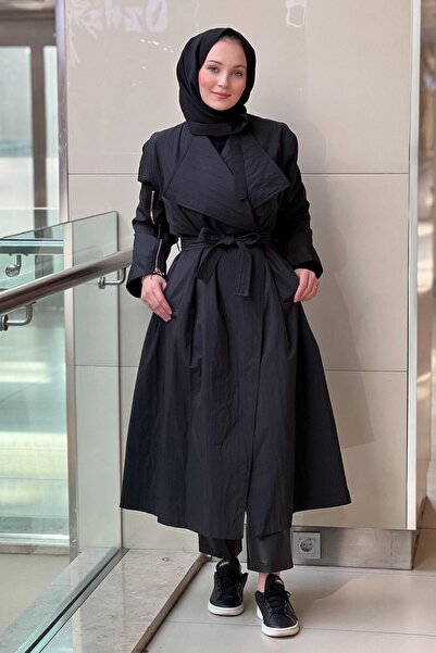 Ghisa Wide Neckline Sleeves Zipper Detail Belted Cap