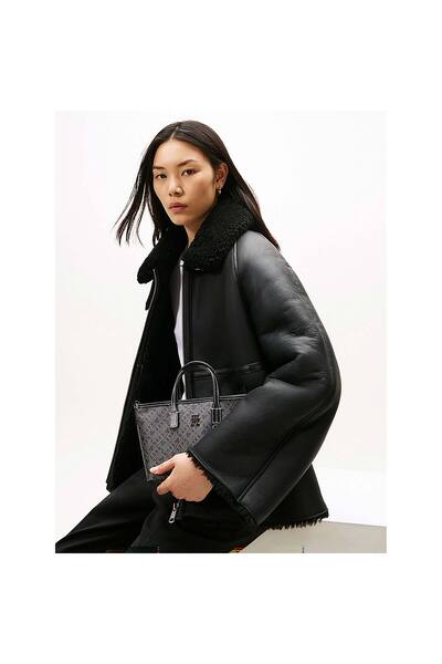 Tommy Hilfiger Women's Black Shoulder Bag (Aw0Aw17717-Bds)