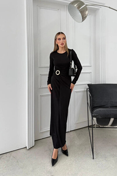 MOZENA Bel Drapeli Aksesuar Detaylı Uzun Sandy Elbise