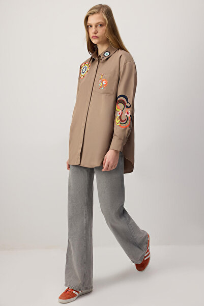 Touché Privé EMBROIDERY DETAILED SHIRT