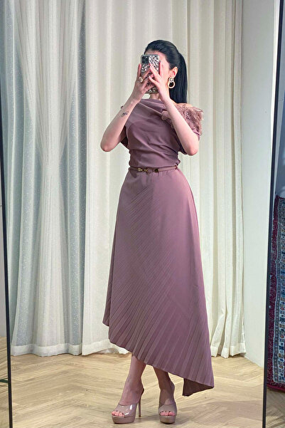 Opera Fashion A soft crepe dress in a mauve color with pleats at the bottom and a rose on the shoulder.