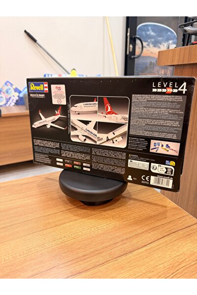 REVELL Boeing 737-800 1/144 Ölçekli Boyalı Maket Uçak Seti – Boya, Yapıştırıcı ve Fırçalı (27 cm)