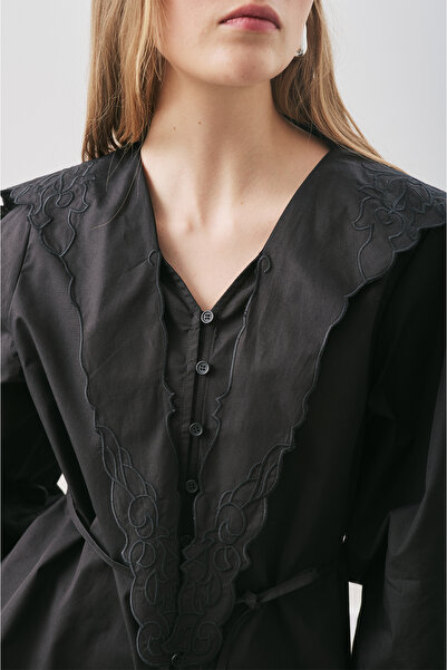 Manuka Embroidered Wide Collar Shirt Black