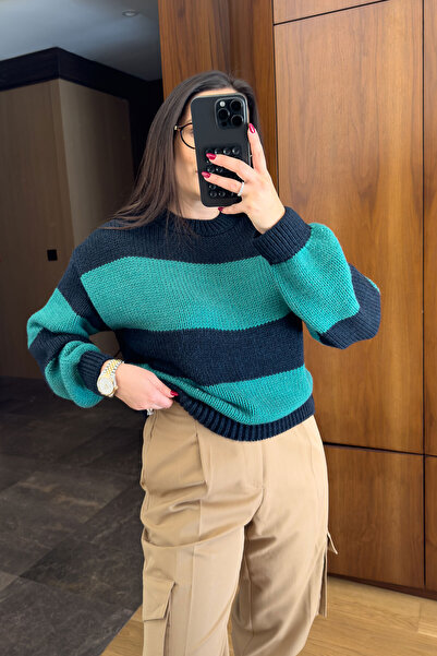 MAGARDE Pulover din tricotaj cu dungi din seria specială - VERDE