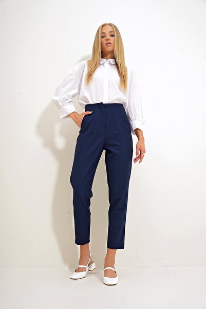 VAGGON Women's Navy Blue High Waist Carrot Pants Prmx12656