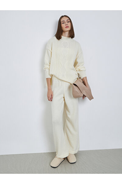 Styli Off-White Regular Fit Cable Knit Sweater