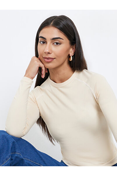 Styli تي شيرت سادة بأكمام راجلان وخياطة متباينة