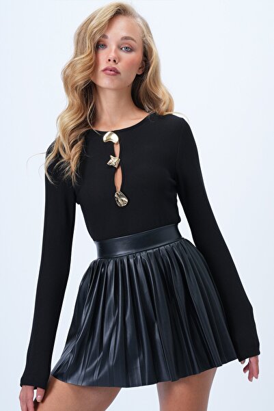 VAGGON Women's Black Crew Neck Gold Buttoned Ottoban Blouse Prmx14360