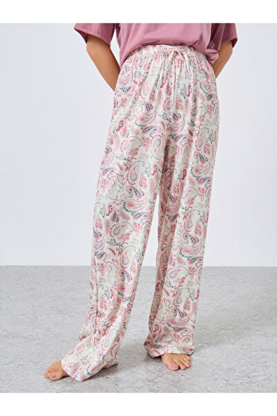 Styli Slogan T-Shirt and Paisley Print Pyjama Set