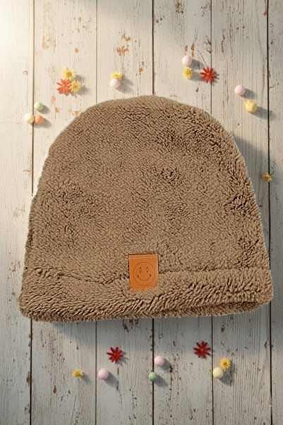 KAŞIKBEY Children's Plush Beanie with Smiling Face Sticker Newborn Baby Welsoft Windproof Hat Winter Plush Beanie