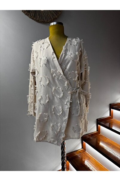 EMEL DURMAZ PÜSKÜLLÜ BAĞLAMALI KİMONA