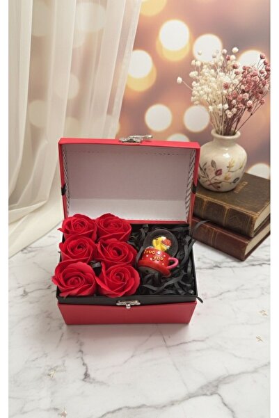 Sademsi Event Kırmızı Sandık Kutuda 6'lı Kırmızı Solmayan Gül & 'I Love You' ...