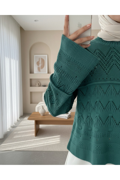 Modamorfo Плетен пуловер с дълги ръкави, дантела и помпони - Смарагдово зелен