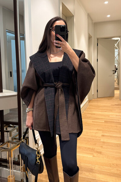 MAGARDE معطف بانشو فاخر بنقشة مربعات وتفاصيل مميزة - بني