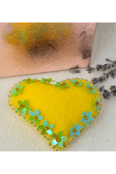 Handmade Broșă/mărțișor Inimă cu buline