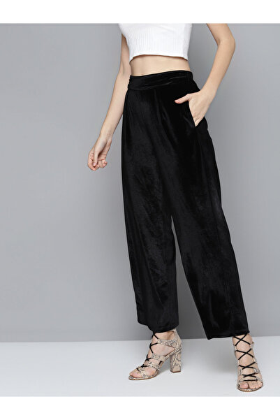 Sassafras By Styli Women Black Solid Velvet Straight Pants