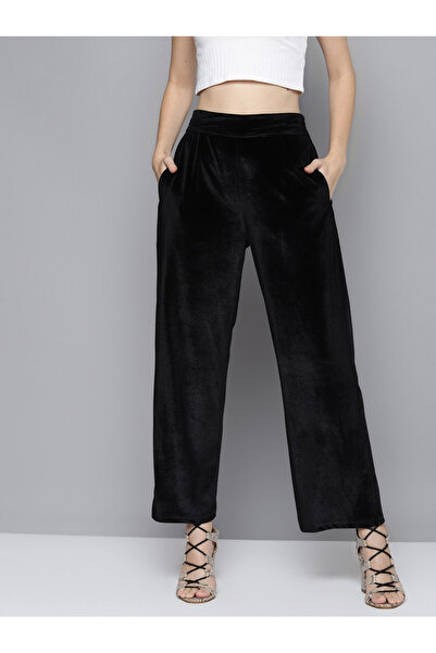 Sassafras By Styli Women Black Solid Velvet Straight Pants