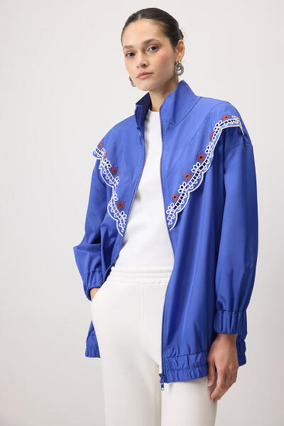 Touché Privé Embroidered Raincoat