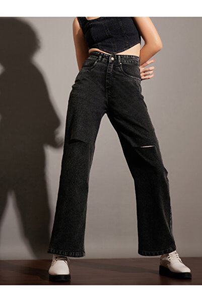 Sassafras By Styli Women Black High Rise Washed Straight Jeans with Knee Slit