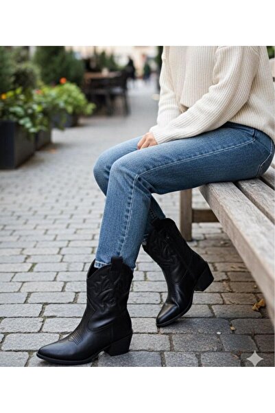 Parlabyayçe Siyah Kısa Kovboy Bot