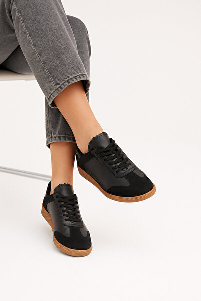 Beyond Women's Black Xalda Lace-Up Leather Sneaker Byndamd001