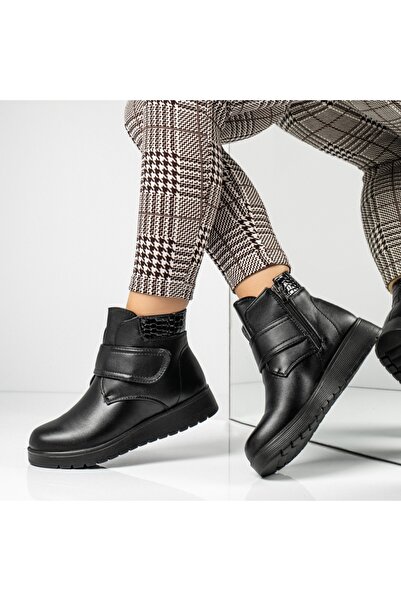 Modlet.ro Γυναικείες μαύρες μπότες με φερμουάρ και κούμπωμα με θηλιά MOD14127