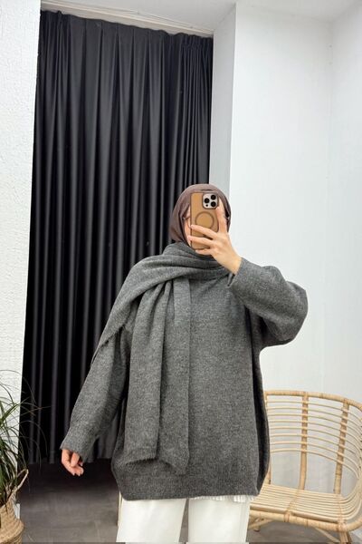 Kübra Aydıns Atkılı Triko Kazak