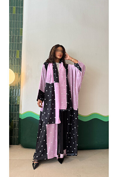 AYA عباية منقطه باللونين الأسود والوردي