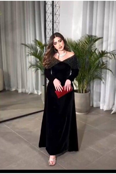 ZAYNAFashion Velvet evening dress adorned with shimmering sequins