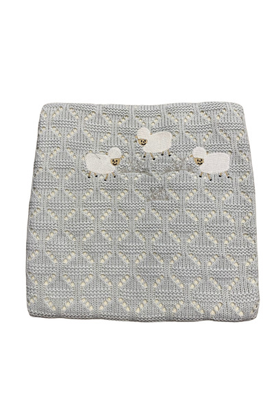OEM Knitted baby blanket made of cotton with 3D lambs pattern and hand-finished edges