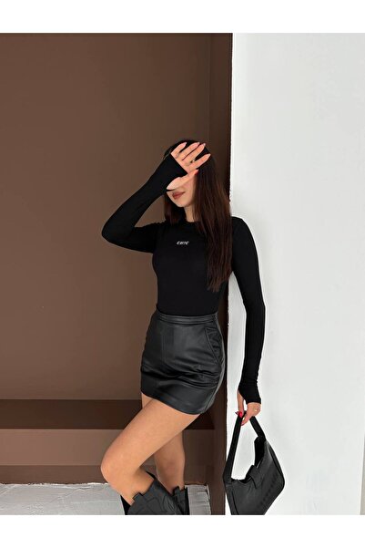 By Kuzey Aras Women's Crew Neck Finger Detail Stretchy Blouse