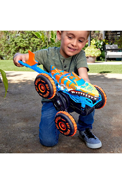 HOT WHEELS Monster Truck Sharks vs Dinos Remote Control Tiger Shark Climber