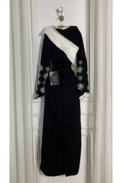 ZAYNAFashion Evening dress with embroidered sleeves